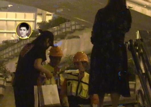 吳亦凡深夜為環衛工送溫暖被曝擺拍,演技浮夸作秀!