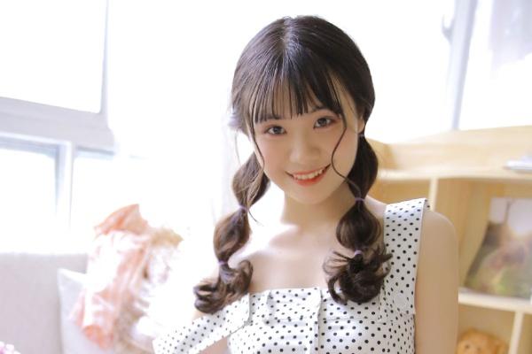 震驚網(wǎng)絡的斗波門,胸模特剛小希回應斗波門事件