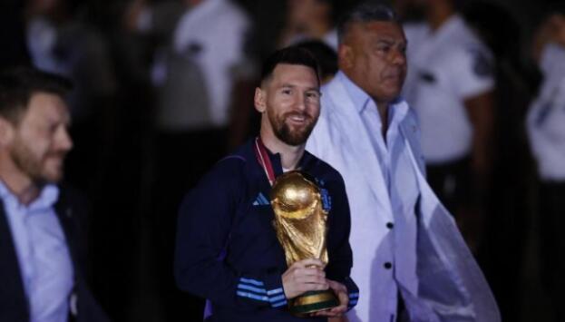 梅西攜隊(duì)凱旋球迷接機(jī)歡慶現(xiàn)場